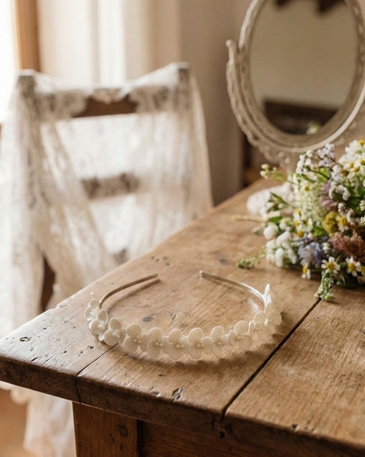Tiara Tipo Diadema De Flores Blancas Infinita - Pedra México